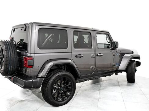 Used 2025 Jeep Wrangler Unlimited Sahara w/ Safety Group AWD/4WD image 7