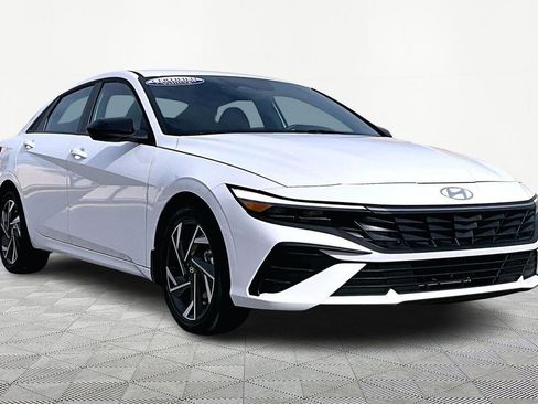 Certified 2025 Hyundai Elantra SEL image 12