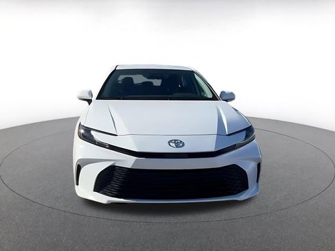 Used 2025 Toyota Camry LE image 4