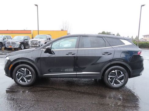 Used 2023 Kia Sportage LX image 4