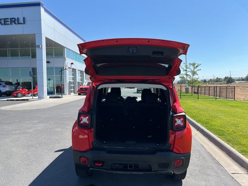 Used 2022 Jeep Renegade Trailhawk w/ Trailer Tow Group AWD/4WD image 6