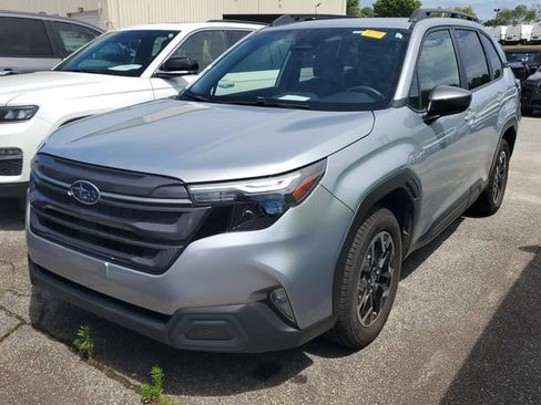 Used 2025 Subaru Forester Premium w/ Convenience Package #1 AWD/4WD image 2