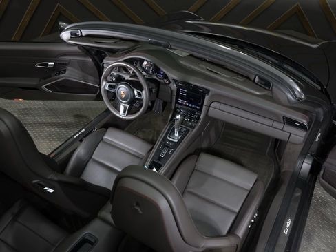Used 2019 Porsche 911 Turbo image 4