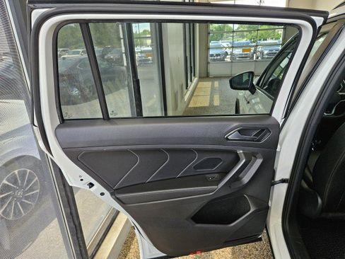 Used 2022 Volkswagen Tiguan SE R-Line AWD/4WD image 18