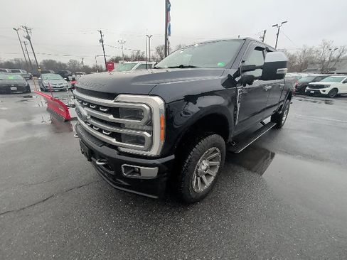 Used 2023 Ford F250 Platinum w/ FX4 Off-Road Package image 2