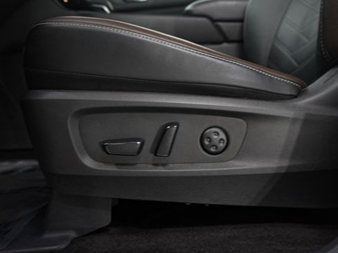 Used 2024 Nissan Pathfinder Platinum image 25