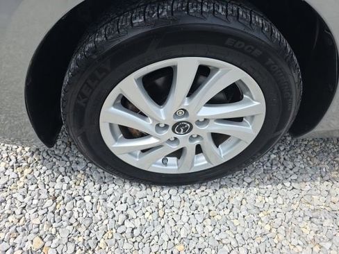 Used 2013 MAZDA MAZDA3 i Touring FWD image 10
