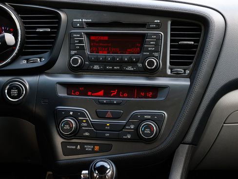 Used 2013 Kia Optima EX image 32