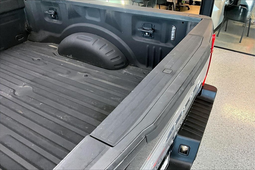 Used 2022 Ford F350 Platinum w/ Snow Plow Prep Package AWD/4WD image 25