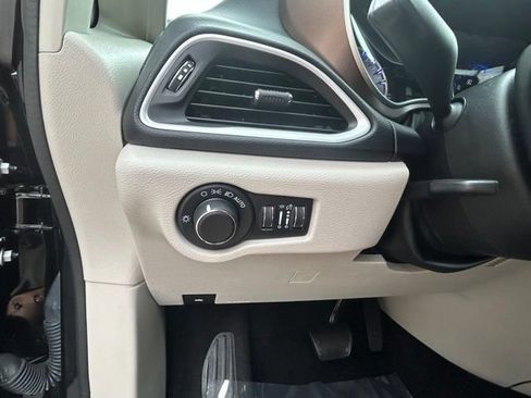 Used 2023 Chrysler Voyager LX FWD image 28