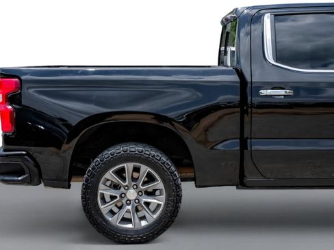 Used 2019 Chevrolet Silverado 1500 High Country w/ Z71 Off-Road Package AWD/4WD image 6