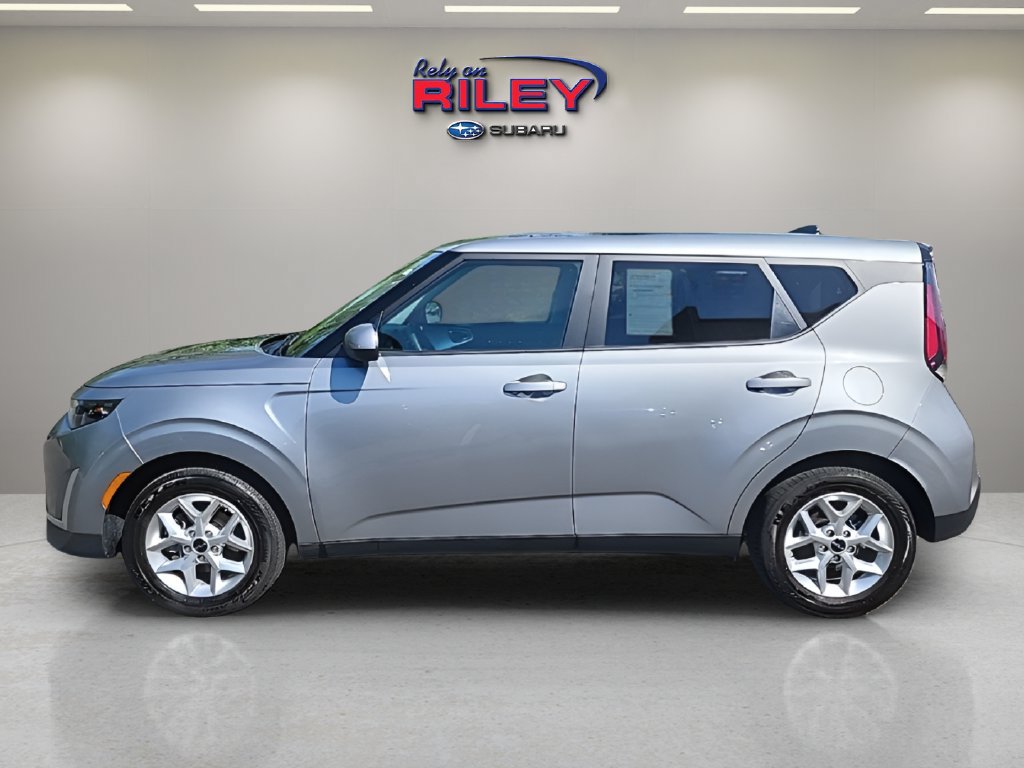 Used 2025 Kia Soul LX w/ LX Technology Package FWD image 2
