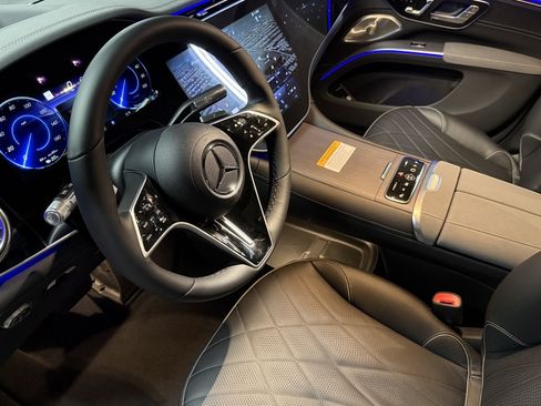 New 2026 Mercedes-Benz EQS 550 4MATIC SUV image 9