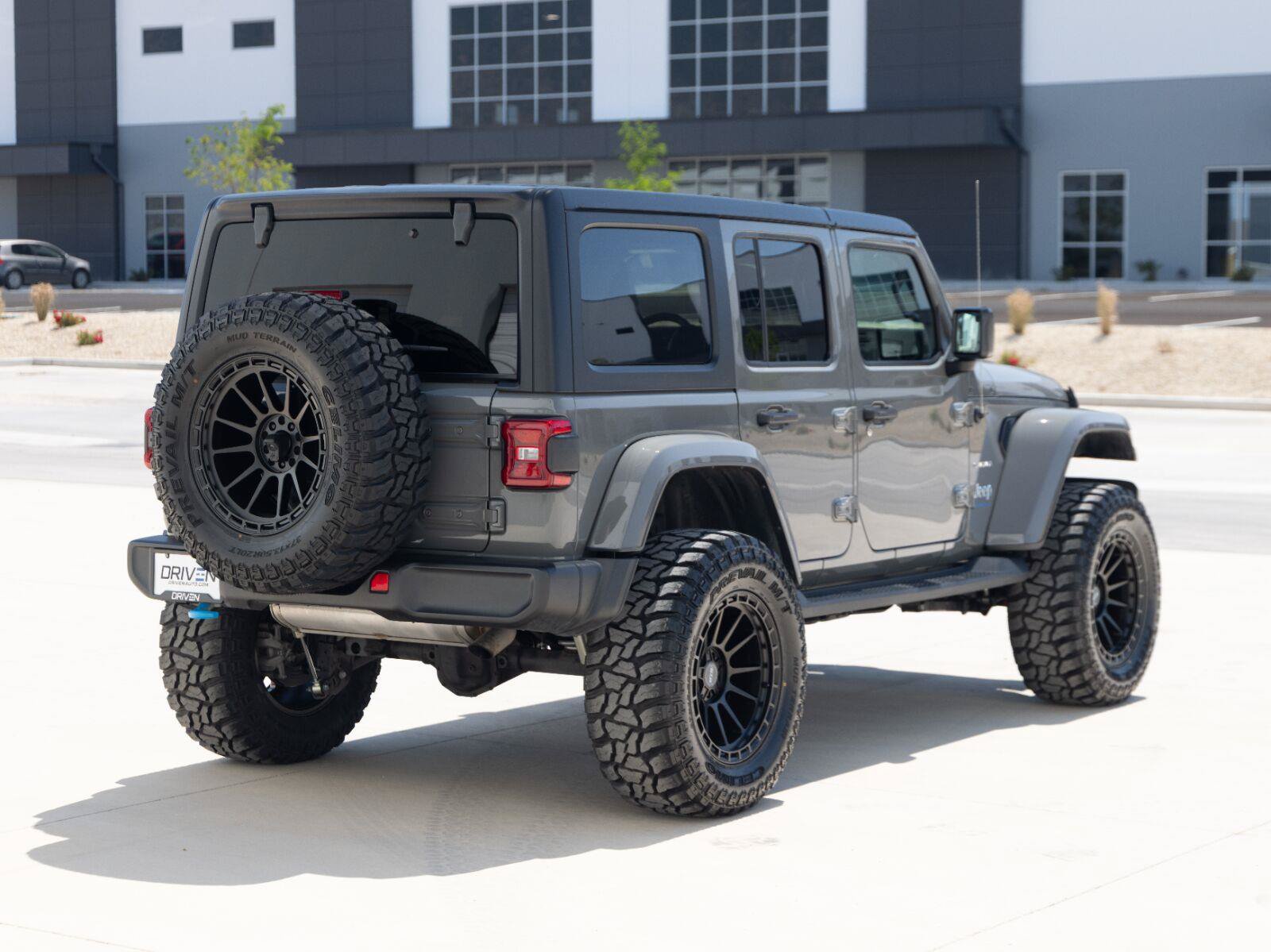 Used 2023 Jeep Wrangler Unlimited Sahara AWD/4WD image 5