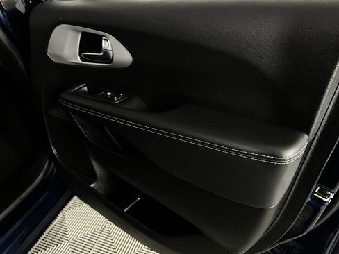 Certified 2024 Chrysler Pacifica Limited image 35