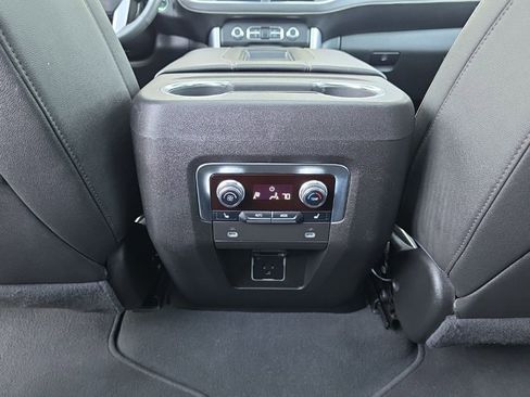 Used 2024 GMC Yukon XL SLT w/ SLT Luxury Package AWD/4WD image 28