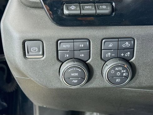 Used 2024 Chevrolet Silverado 2500 ZR2 w/ Technology Package image 10