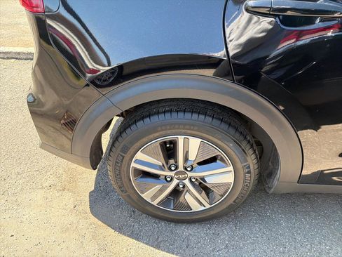 Used 2022 Kia Niro LXS image 5