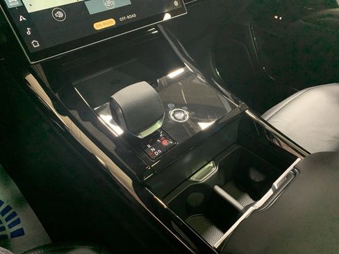 Used 2025 Land Rover Range Rover Sport image 24