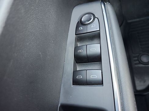 Certified 2025 GMC Acadia Elevation AWD/4WD image 18