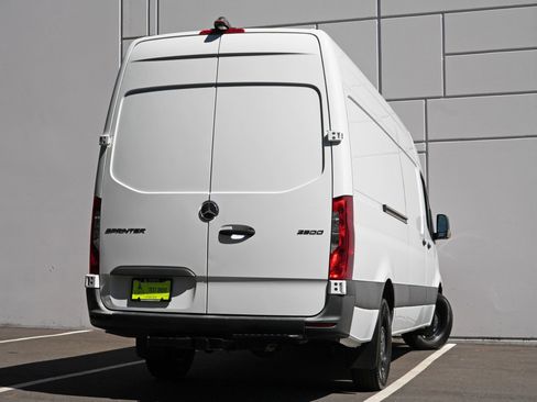 Used 2023 Mercedes-Benz Sprinter 2500 image 4