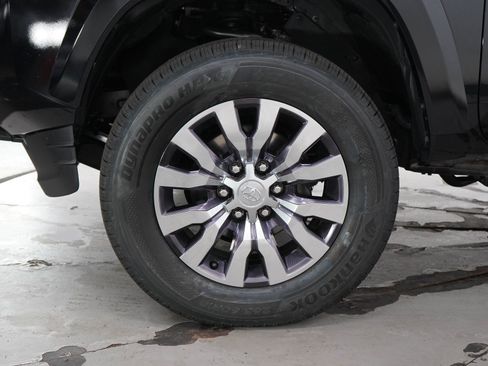 Used 2022 Toyota Tacoma Limited AWD/4WD image 28