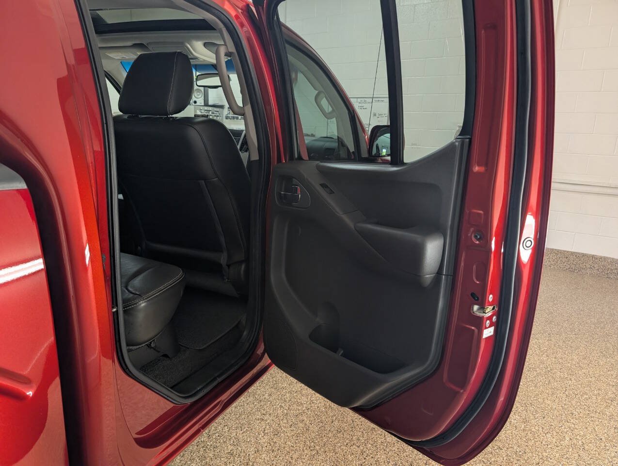 Used 2015 Nissan Frontier PRO-4X AWD/4WD image 17