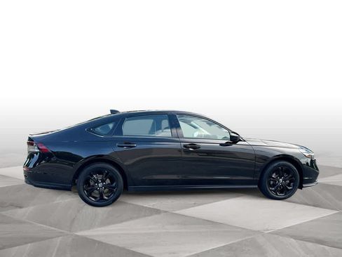 Used 2025 Honda Accord SE image 9