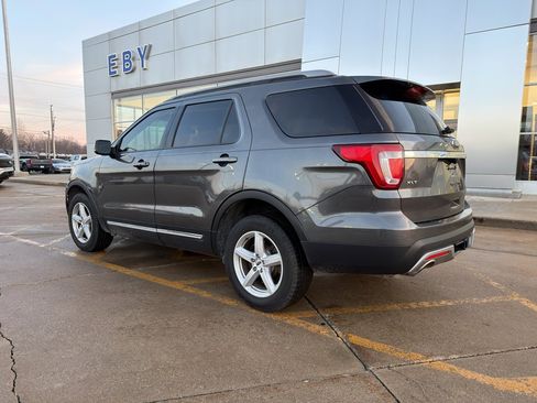 Used 2017 Ford Explorer XLT w/ Equipment Group 202A image 3