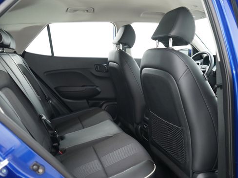 Certified 2025 Hyundai Venue Limited FWD image 13