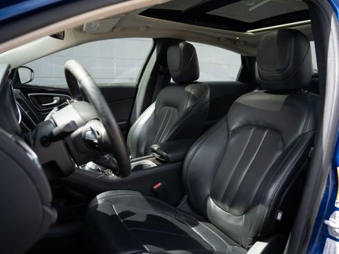 Used 2016 Chrysler 200 C image 5