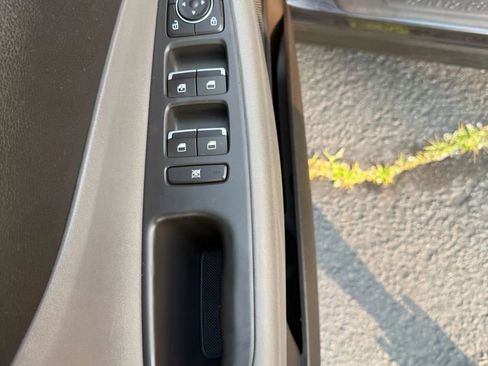 Used 2020 Hyundai Santa Fe SE image 13