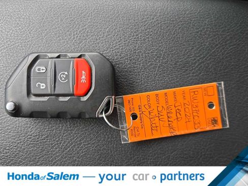 Used 2024 Jeep Wrangler Unlimited Rubicon w/ Technology Group AWD/4WD image 20