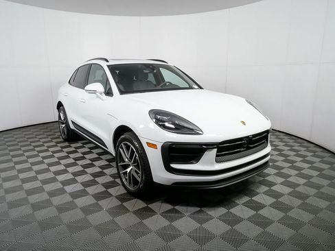 New 2026 Porsche Macan image 1