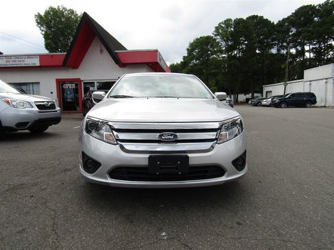 Used 2011 Ford Fusion SE FWD image 2