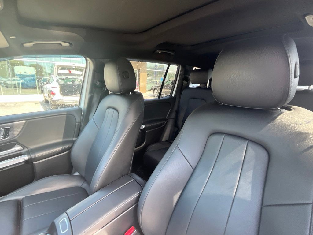 Used 2020 Mercedes-Benz GLB 250 4MATIC image 30