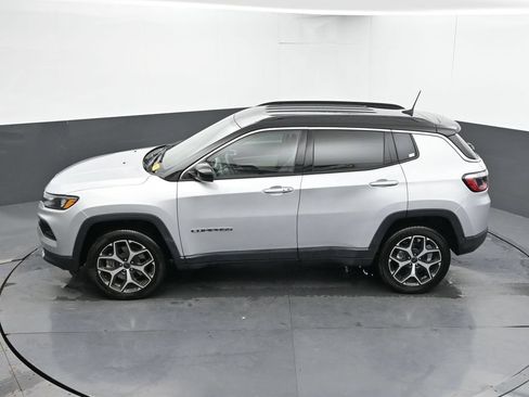 Used 2025 Jeep Compass Limited AWD/4WD image 18