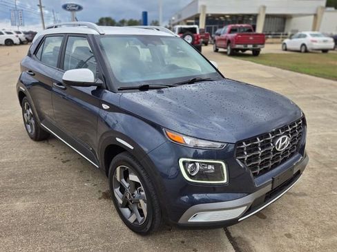 Used 2025 Hyundai Venue Limited image 8
