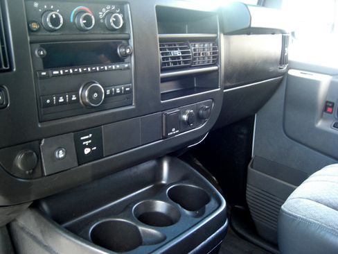 Used 2016 Chevrolet Express 3500 LT w/ LT Preferred Equipment Group image 8