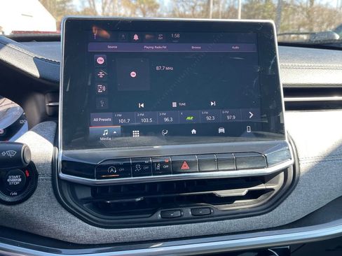 Used 2023 Jeep Compass Latitude image 23