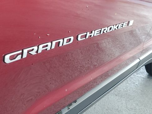 Used 2024 Jeep Grand Cherokee Laredo X w/ Trailer Tow Package AWD/4WD image 5
