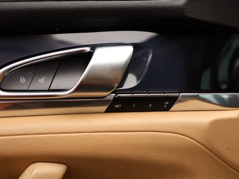 Used 2013 Porsche Panamera 4 Platinum Edition image 11