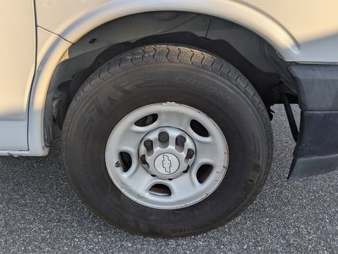 Used 2017 Chevrolet Express 3500 image 11