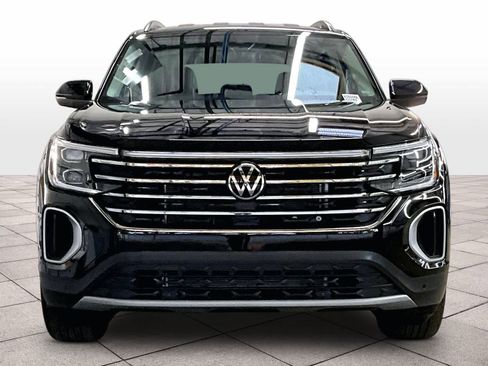 Used 2025 Volkswagen Atlas SE w/ Black Wheel Package image 3