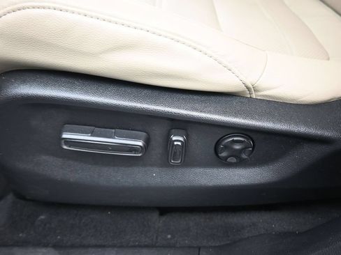Used 2018 Honda CR-V Touring image 12