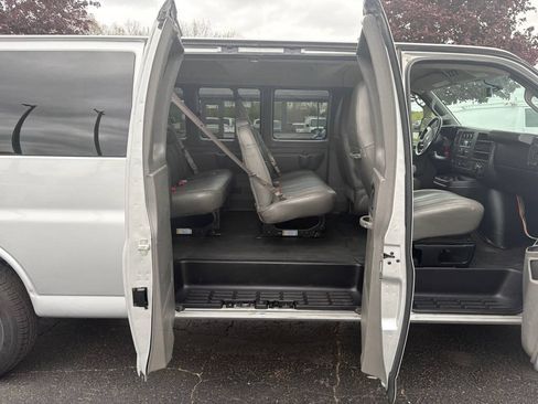 Used 2017 Chevrolet Express 3500 LS RWD image 16