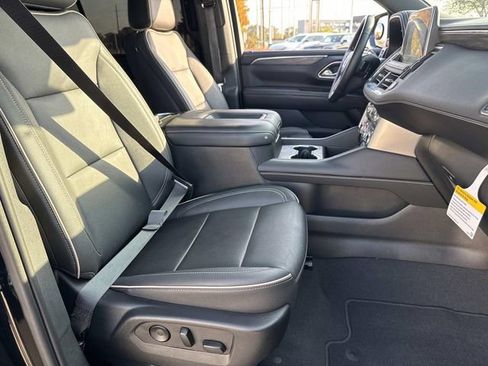 Used 2023 GMC Yukon XL SLT w/ SLT Premium Package image 10