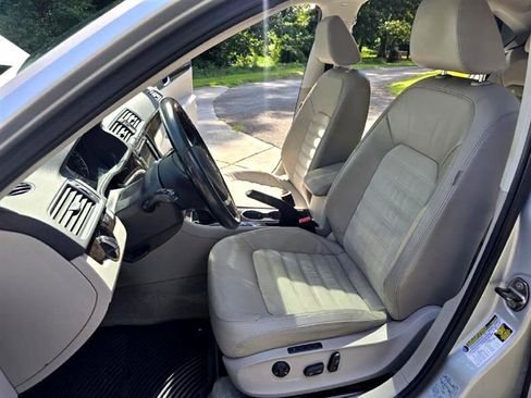 Used 2014 Volkswagen Passat TDI SEL Premium image 9