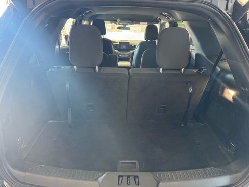Used 2020 Ford Explorer XLT w/ Comfort Package AWD/4WD image 9