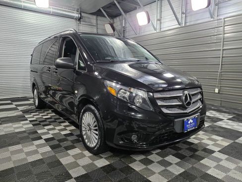 Used 2019 Mercedes-Benz Metris Passenger image 4